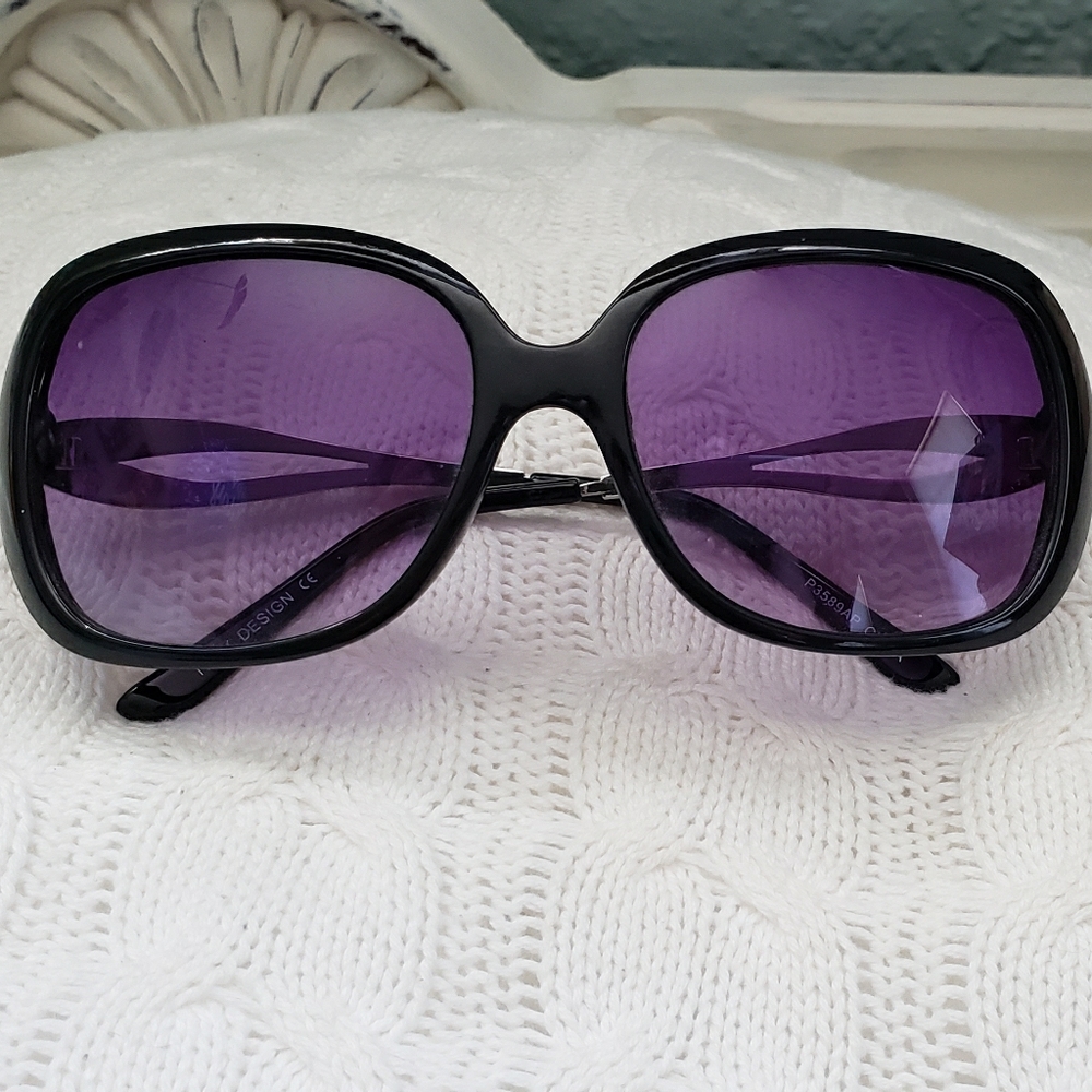 Cute Rectangular Black Sunglasses